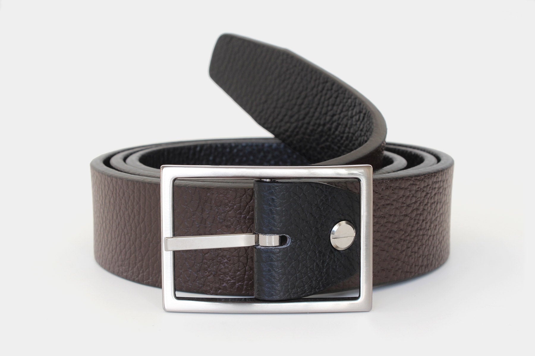 Reversible men’s belt in black and brown genuine leather. Handmade in Italy with a silver buckle.