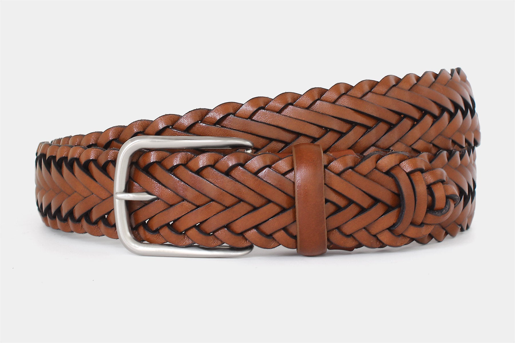 Men’s tan braided leather belt with silver buckle. Handwoven in Italy from Italian solid hide.