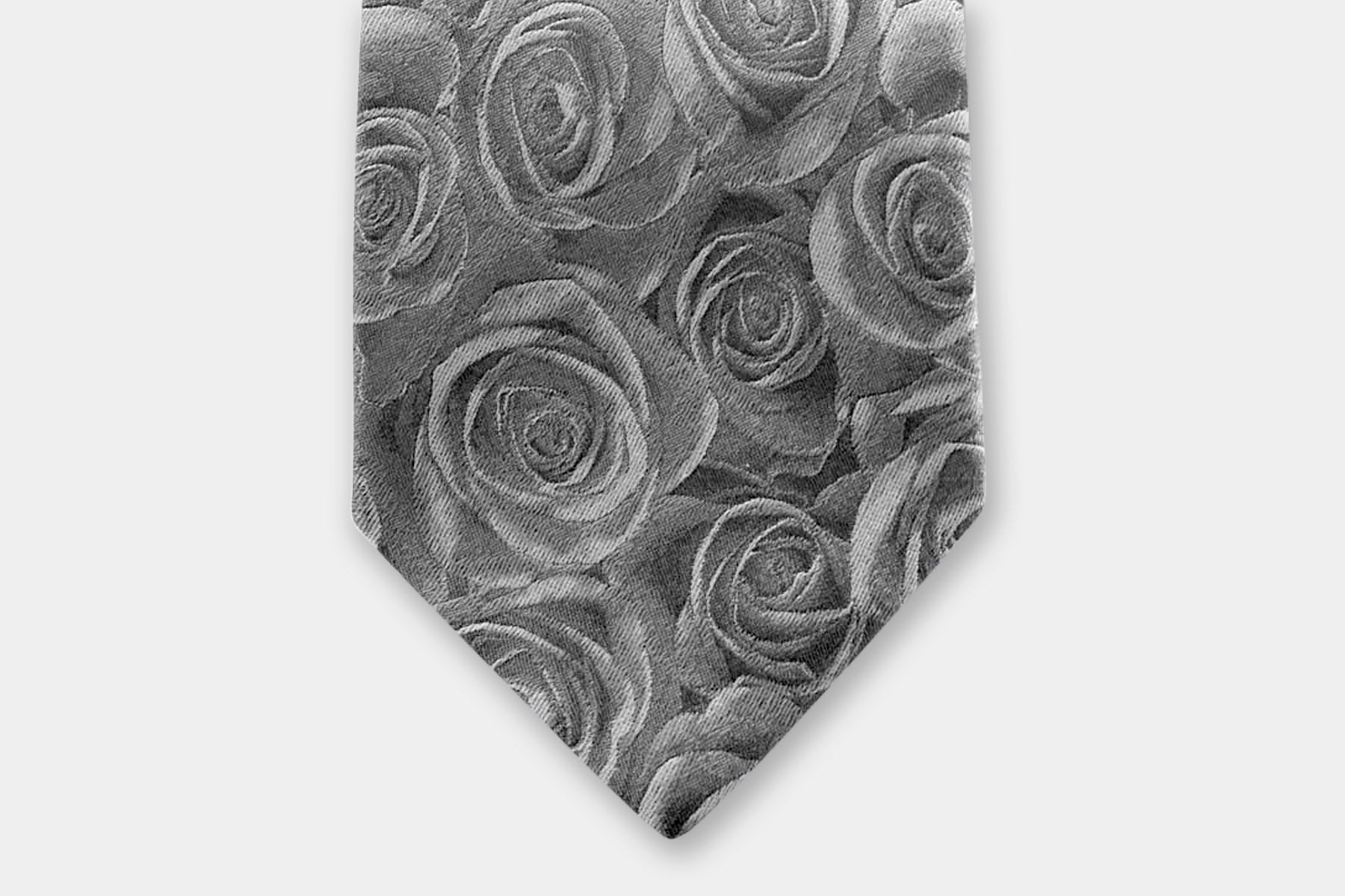 Close-up of a Robert Charles rose silver yellow silk tie highligthing the artisan Italian intricate weave.